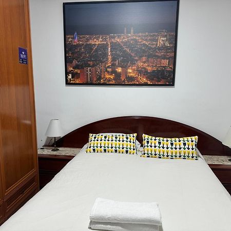 Room Familiar Sants برشلونة المظهر الخارجي الصورة