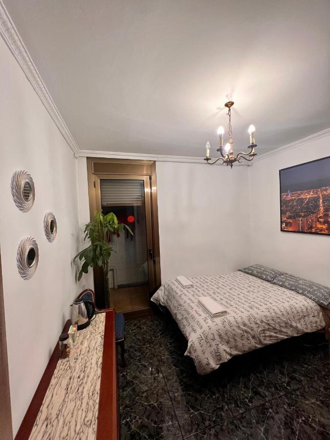 Room Familiar Sants برشلونة المظهر الخارجي الصورة