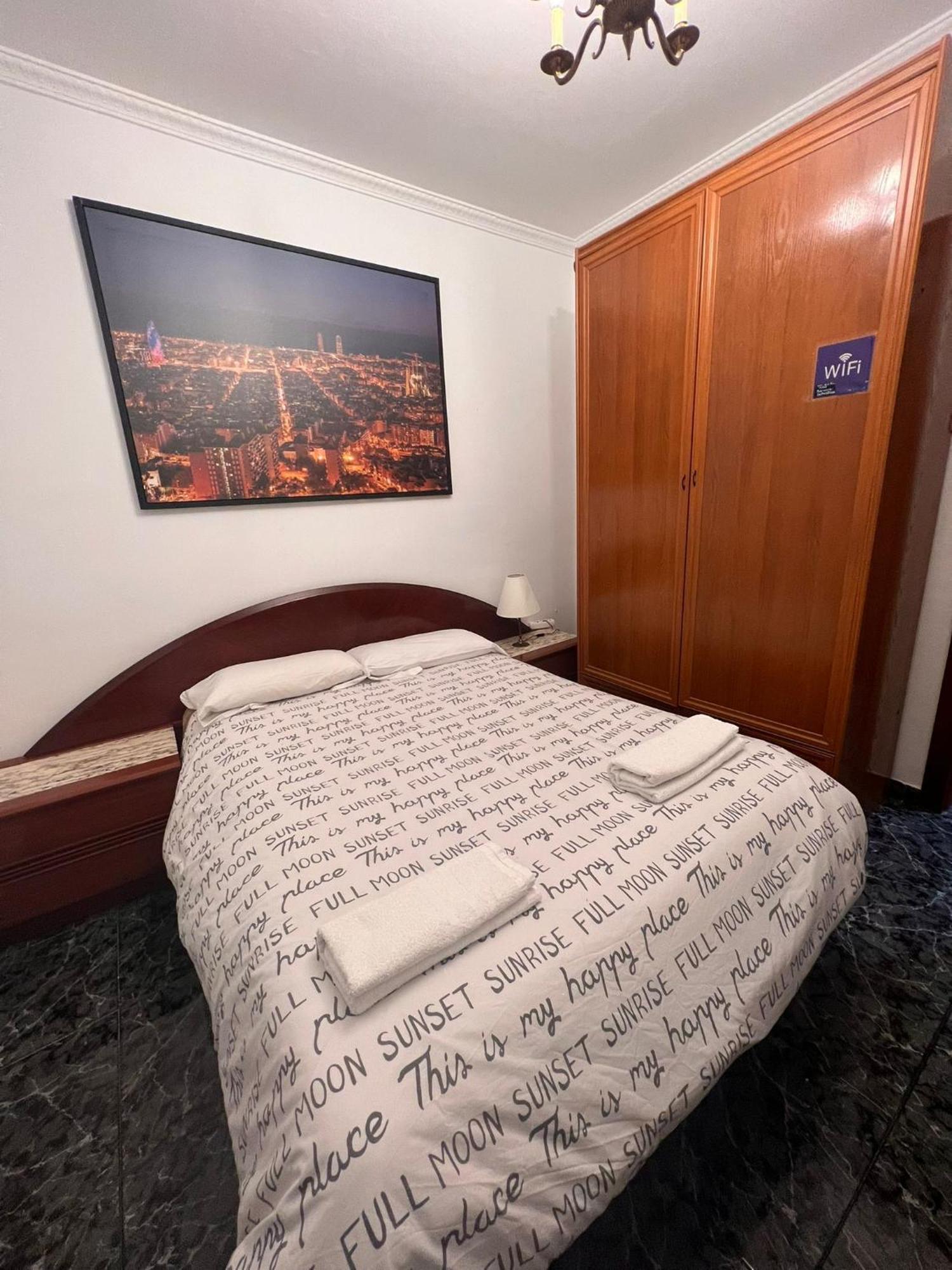 Room Familiar Sants برشلونة المظهر الخارجي الصورة