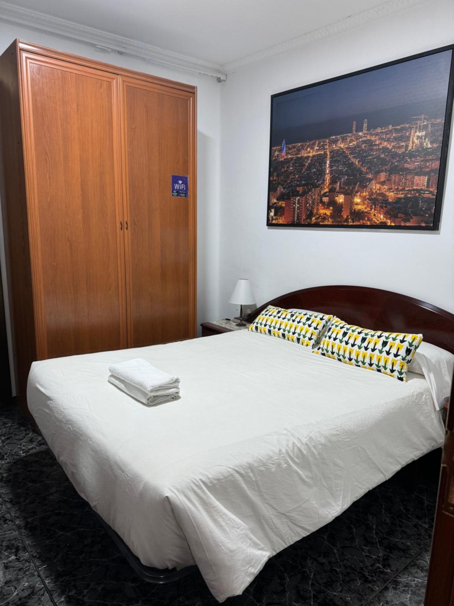 Room Familiar Sants برشلونة المظهر الخارجي الصورة